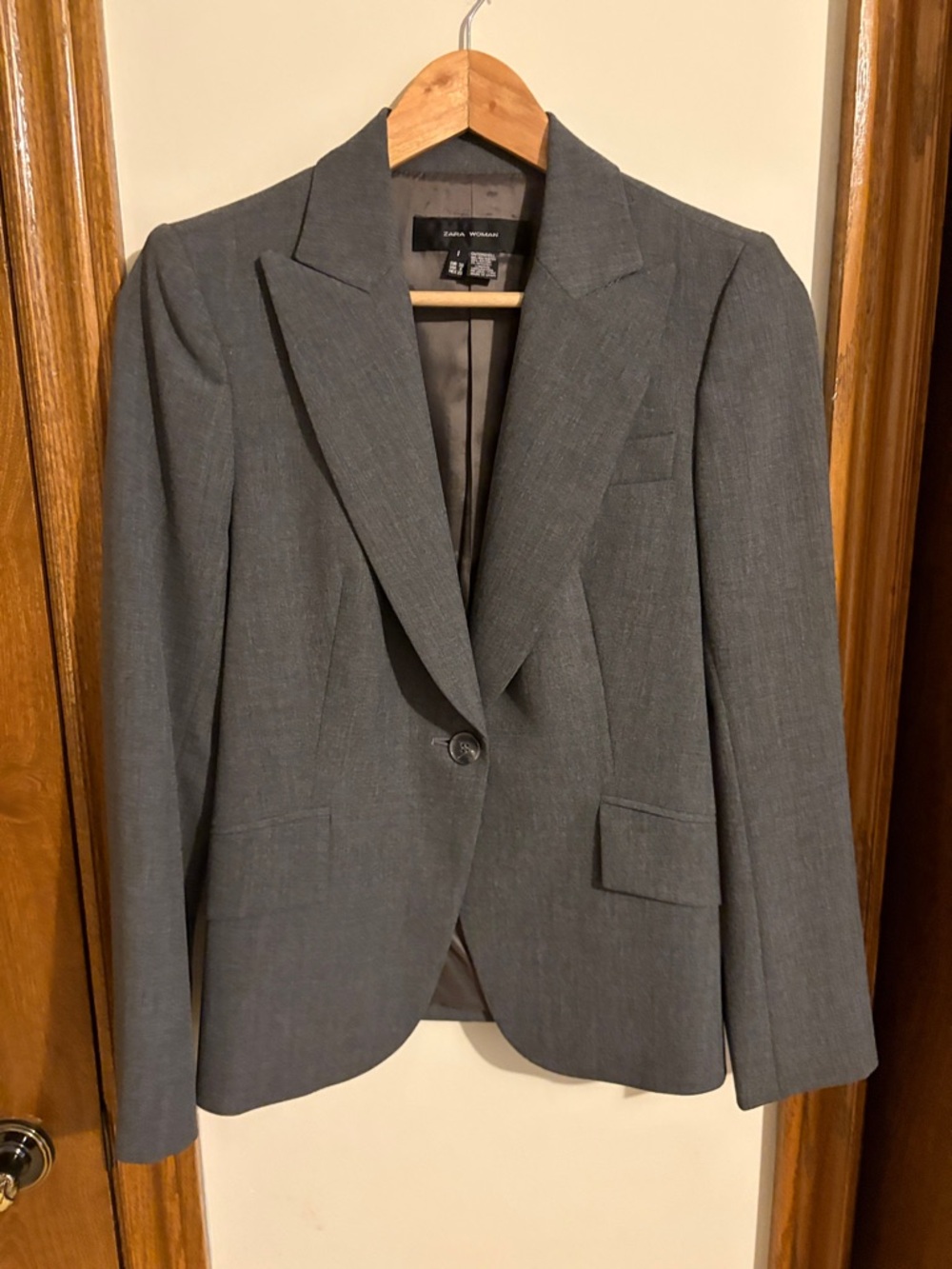Zara Woman’s Gray Single-Button Blazer